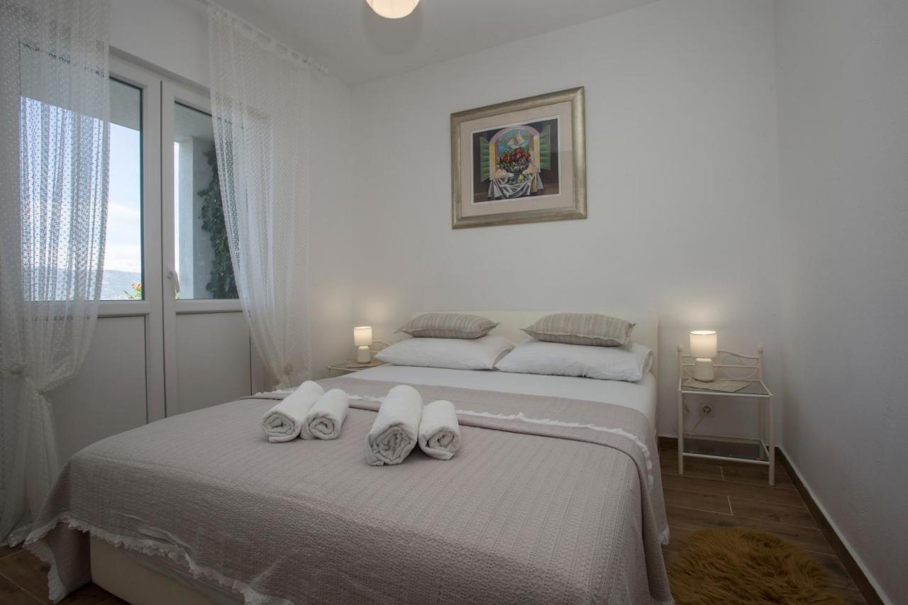 Situs Katarina Apartment Trogir Bagian luar foto